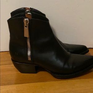 Like New Frye Sasha Bootie in Black